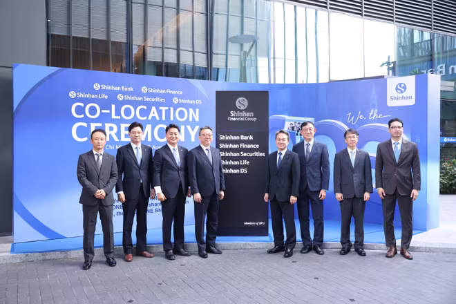 Việc 5 thành viên hội tụ tại tòa nhà chung khẳng định dấu ấn mới của hệ sinh thái tài chính Shinhan tại thị trường Việt Nam Việc 5 thành viên hội tụ tại tòa nhà chung khẳng định dấu ấn mới của hệ sinh thái tài chính Shinhan tại thị trường Việt Nam
