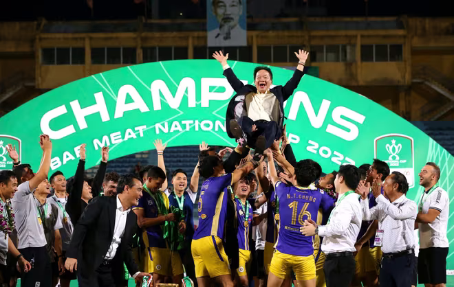 Ông Đỗ Quang Hiển, Chủ tịch HĐQT SHB được biết đến là người rất yêu bóng đá