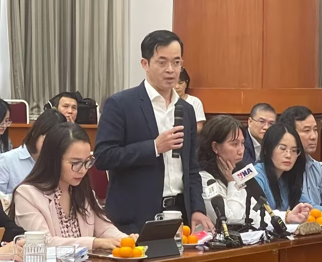 Ông Trương Bá Tuấn thông tin tại buổi họp báo Ông Trương Bá Tuấn thông tin tại buổi họp báo