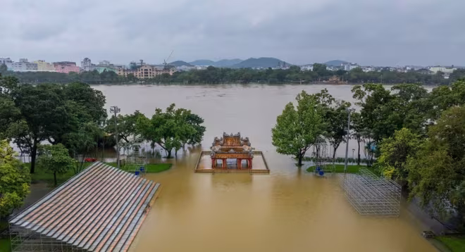 Mưa lũ đã gây thiệt hại nặng nề tại Huế Mưa lũ đã gây thiệt hại nặng nề tại Huế