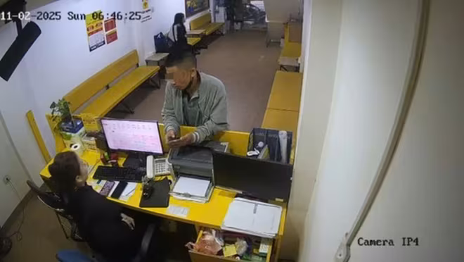 Người đàn ông lạ mua vé cho cháu M.