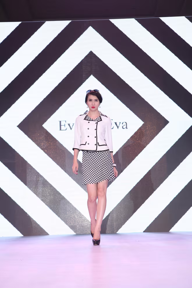 Xem siêu mẫu Việt trình diễn thời trang trong…lòng đất ảnh 6 Xem siêu mẫu Việt trình diễn thời trang trong…lòng đất ảnh 6