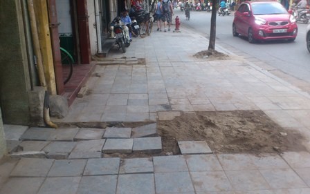 Dân phố cổ thêm khổ vì… đào đường ảnh 1 Dân phố cổ thêm khổ vì… đào đường ảnh 1
