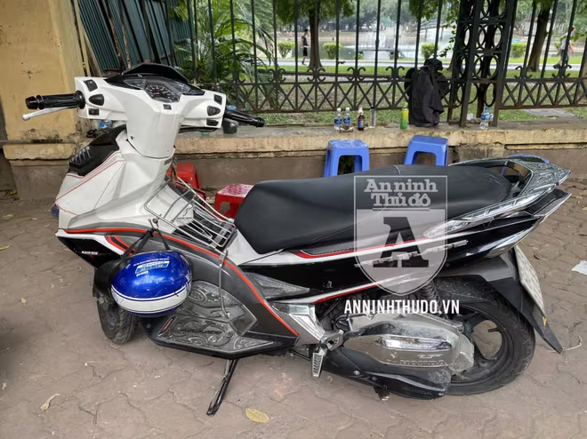 Chiếc xe AirBlade - tang vật một vụ trộm cắp tại TP.HCM, được sử dụng tại Hà Nội với giấy đăng ký, BKS giả Chiếc xe AirBlade - tang vật một vụ trộm cắp tại TP.HCM, được sử dụng tại Hà Nội với giấy đăng ký, BKS giả