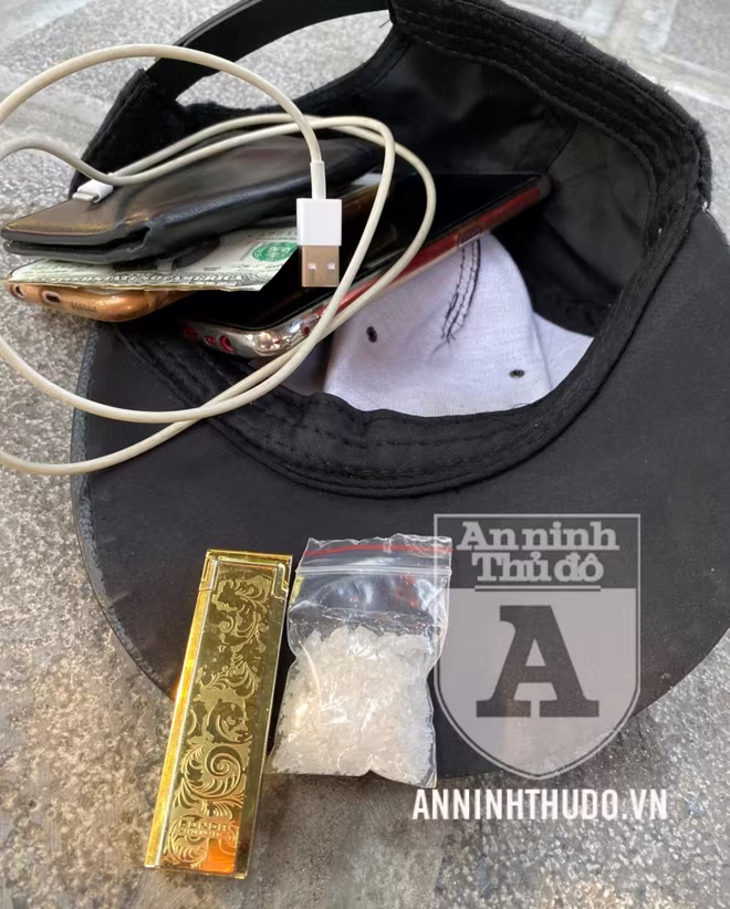 Gói ma túy đá cỡ lớn mà đối tượng để trong túi quần