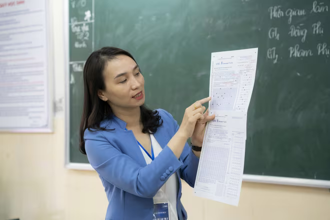Giám thị phổ biến quy chế thi tại Hội đồng thi trường THCS Archimedes, Hà Nội Giám thị phổ biến quy chế thi tại Hội đồng thi trường THCS Archimedes, Hà Nội
