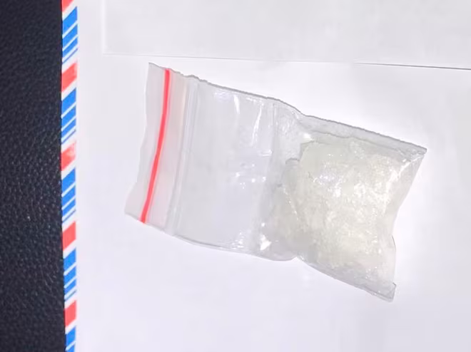 Gói ma túy đá mà đối tượng giấu ở cốp trước xe máy Gói ma túy đá mà đối tượng giấu ở cốp trước xe máy