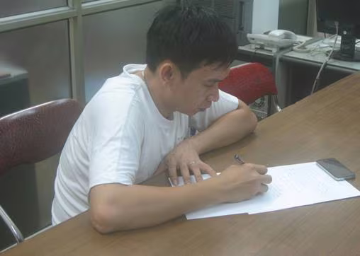 Phát hiện khoang bí mật trên xe ôtô khách, chứa hàng trăm điện thoại ảnh 7 Phát hiện khoang bí mật trên xe ôtô khách, chứa hàng trăm điện thoại ảnh 7