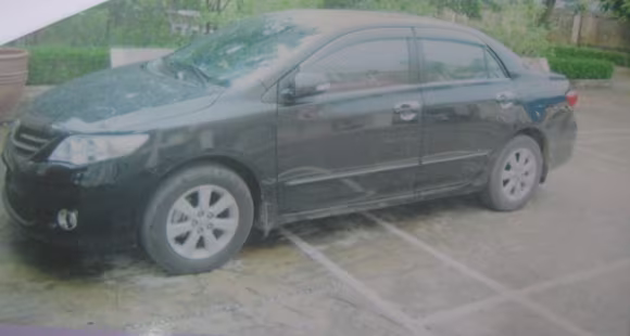 Xin đi nhờ không được, vung đoản kiếm chém xe ô tô ảnh 3