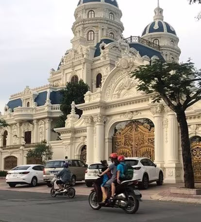 Tòa lâu đài được biết đến là tài sản của "đại gia" Ngô Văn Phát Tòa lâu đài được biết đến là tài sản của "đại gia" Ngô Văn Phát