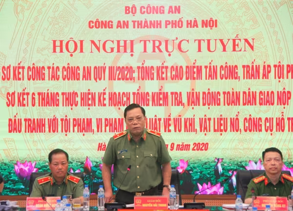 Thiếu tướng Nguyễn Hải Trung - Giám đốc CATP Hà Nội trình bày tham luận tại hội nghị trực tuyến của Bộ Công an
