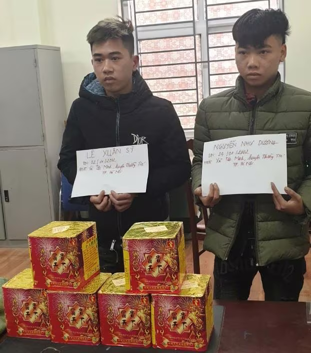 Hai đối tượng Sỹ, Dương và tang vật bị thu giữ