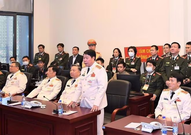 Thượng tướng Bùi Văn Nam - Ủy viên Trung ương Đảng, Thứ trưởng Bộ Công an, Trưởng Tiểu ban Tiểu ban ANTT Đại hội XIII của Đảng báo cáo với Bộ trưởng - Đại tướng Tô Lâm về tình hình, công tác đảm bảo ANTT Đại hội Thượng tướng Bùi Văn Nam - Ủy viên Trung ương Đảng, Thứ trưởng Bộ Công an, Trưởng Tiểu ban Tiểu ban ANTT Đại hội XIII của Đảng báo cáo với Bộ trưởng - Đại tướng Tô Lâm về tình hình, công tác đảm bảo ANTT Đại hội