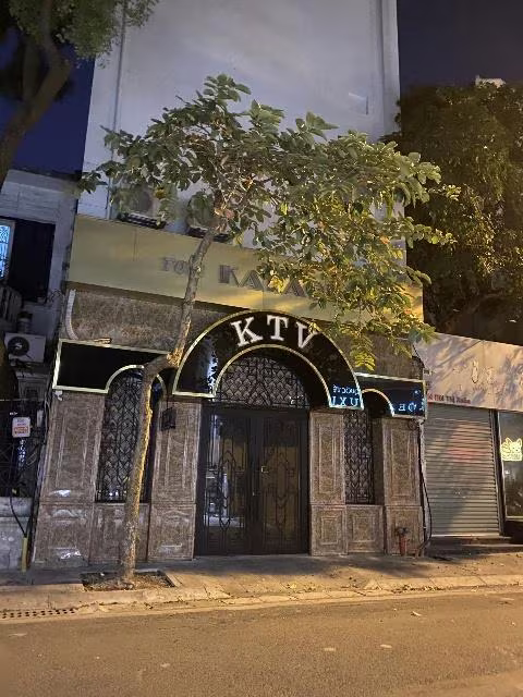 Quán karaoke khá nổi tiếng trên địa bàn quận Hai Bà Trưng nghiêm túc đóng cửa Quán karaoke khá nổi tiếng trên địa bàn quận Hai Bà Trưng nghiêm túc đóng cửa