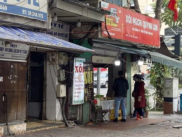 Quán xôi trên phố Trần Hưng Đạo, quận Hoàn Kiếm Quán xôi trên phố Trần Hưng Đạo, quận Hoàn Kiếm