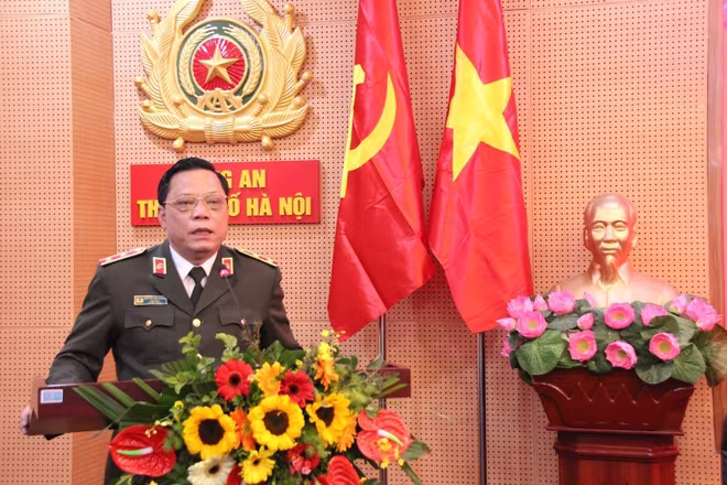 Trung tướng Nguyễn Hải Trung - Giám đốc CATP chủ trì, phát biểu tại hội nghị giao ban sáng 17-2