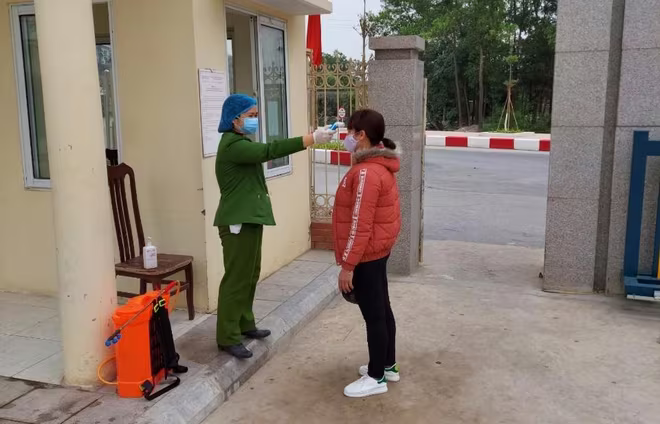 ...Cũng như đối với công dân ra vào đơn vị