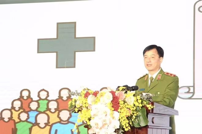 Trung tướng Nguyễn Duy Ngọc phát biểu tại buổi tổng duyệt Trung tướng Nguyễn Duy Ngọc phát biểu tại buổi tổng duyệt