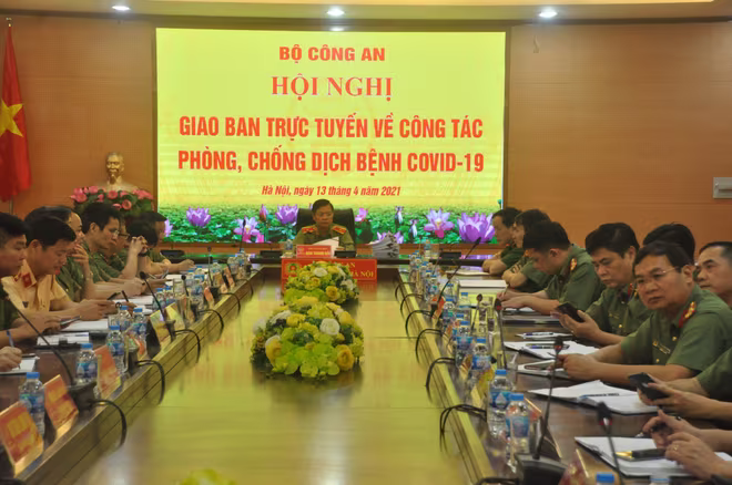 Thiếu tướng Đào Thanh Hải - Phó Bí thư Đảng ủy, Phó Giám đốc CATP Hà Nội chủ trì điểm cầu trực tuyến tại CATP Thiếu tướng Đào Thanh Hải - Phó Bí thư Đảng ủy, Phó Giám đốc CATP Hà Nội chủ trì điểm cầu trực tuyến tại CATP