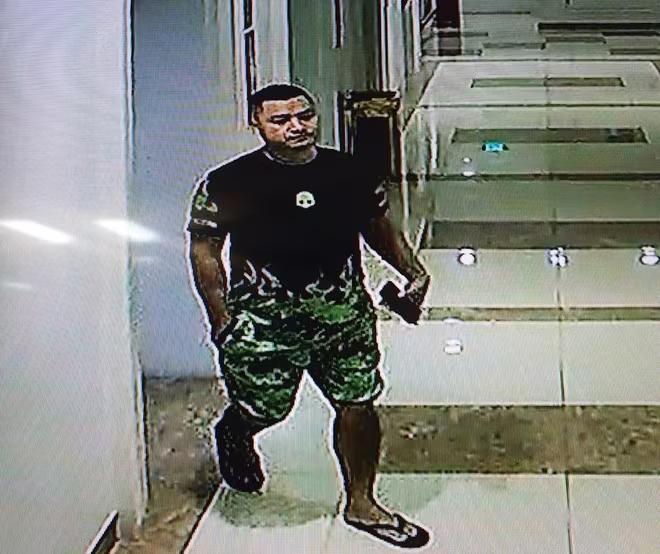 Người đàn ông điều khiển xe Porsche đang bị CQĐT truy tìm Người đàn ông điều khiển xe Porsche đang bị CQĐT truy tìm