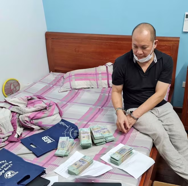 Số tiền &quot;khủng&quot; cùng nhiều tang vật bị thu giữ