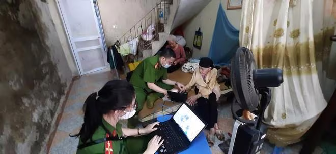 Nhiều trường hợp người cao tuổi, bệnh tật được phục vụ tận nhà Nhiều trường hợp người cao tuổi, bệnh tật được phục vụ tận nhà