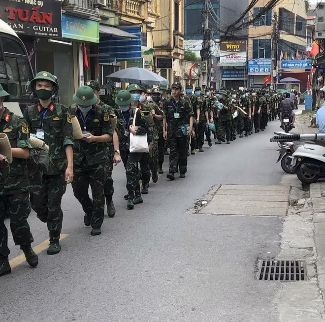 400 sinh viên Học viện Quân y được tăng cường về quận Hoàng Mai, tham gia công tác phòng chống dịch Covid 400 sinh viên Học viện Quân y được tăng cường về quận Hoàng Mai, tham gia công tác phòng chống dịch Covid