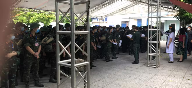 400 học viên sẽ được phân bổ về 14 phường để tiến hành xét nghiệm cho người dân, ngay trong chiều tối nay 13-9 400 học viên sẽ được phân bổ về 14 phường để tiến hành xét nghiệm cho người dân, ngay trong chiều tối nay 13-9