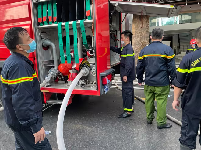 Nguồn nước tại chỗ của khu biệt thự đã hỗ trợ tích cực cho công tác dập lửa Nguồn nước tại chỗ của khu biệt thự đã hỗ trợ tích cực cho công tác dập lửa