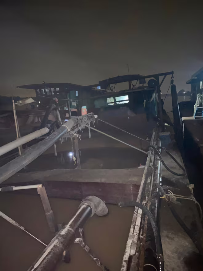 Với hệ thống hút công suất lớn này, không dòng sông nào có thể "gây khó" cát tặc Với hệ thống hút công suất lớn này, không dòng sông nào có thể "gây khó" cát tặc