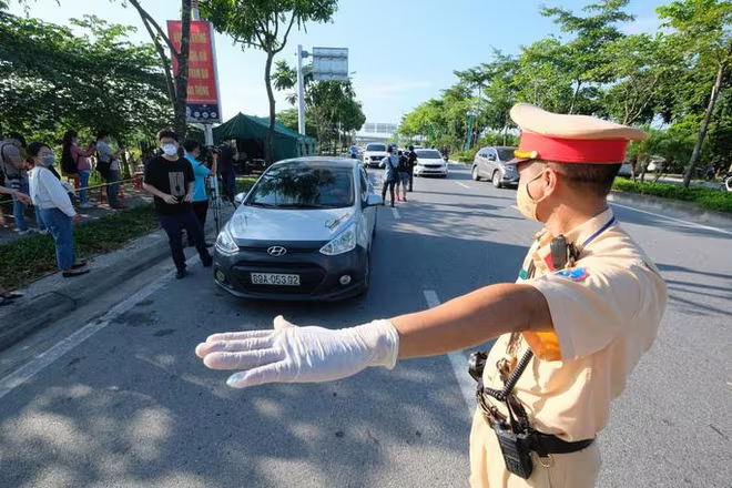 Các chốt kiểm soát người, phương tiện ra vào thành phố Hà Nội được tái triển khai từ ngày 24-7-2021 Các chốt kiểm soát người, phương tiện ra vào thành phố Hà Nội được tái triển khai từ ngày 24-7-2021