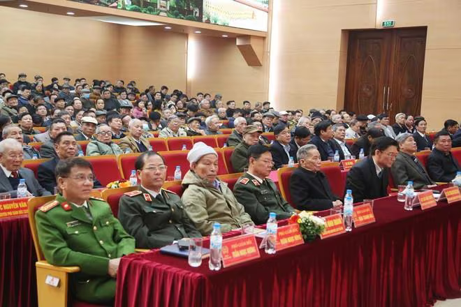 CLB sỹ quan hưu trí Công an Hà Nội luôn quan tâm, ủng hộ sự phát triển của CATP CLB sỹ quan hưu trí Công an Hà Nội luôn quan tâm, ủng hộ sự phát triển của CATP