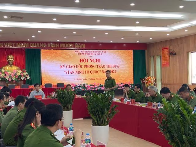 Đại tá Nguyễn Ngọc Quyền điều hành tham luận của các đơn vị Đại tá Nguyễn Ngọc Quyền điều hành tham luận của các đơn vị