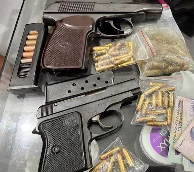 Số đạn, vũ khí quân dụng bị cơ quan Công an thu giữ Số đạn, vũ khí quân dụng bị cơ quan Công an thu giữ