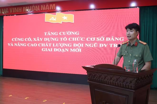 Trung tá Bùi Nhật Quang – Phó trưởng Công an quận quán triệt Nghị quyết Hội nghị lần thứ năm BCH Trung ương Đảng khóa XIII Trung tá Bùi Nhật Quang – Phó trưởng Công an quận quán triệt Nghị quyết Hội nghị lần thứ năm BCH Trung ương Đảng khóa XIII