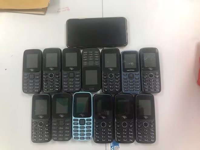 Quyền &quot;đầu tư&quot; mua những chiếc điện thoại rẻ tiền này để phục vụ màn kịch lừa