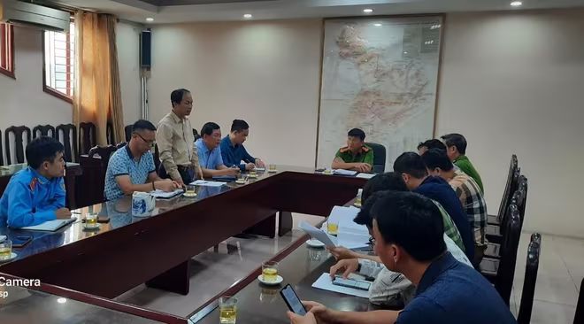 Buổi làm việc tại trụ sở CAH Gia Lâm, chiều 22-11 Buổi làm việc tại trụ sở CAH Gia Lâm, chiều 22-11