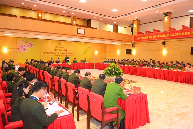 Toàn cảnh hội nghị tại điểm cầu Bộ Công an Toàn cảnh hội nghị tại điểm cầu Bộ Công an