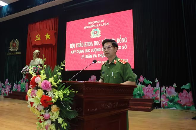 Thiếu tướng, PGS.TS Lê Hoài Nam, Hiệu trưởng Trường Cao đẳng CSND I phát biểu tại hội thảo