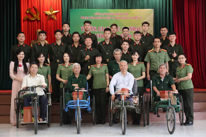 Những chiến sỹ nghĩa vụ của Trung tâm Huấn luyện và BDNV CATP tham gia chương trình Những chiến sỹ nghĩa vụ của Trung tâm Huấn luyện và BDNV CATP tham gia chương trình