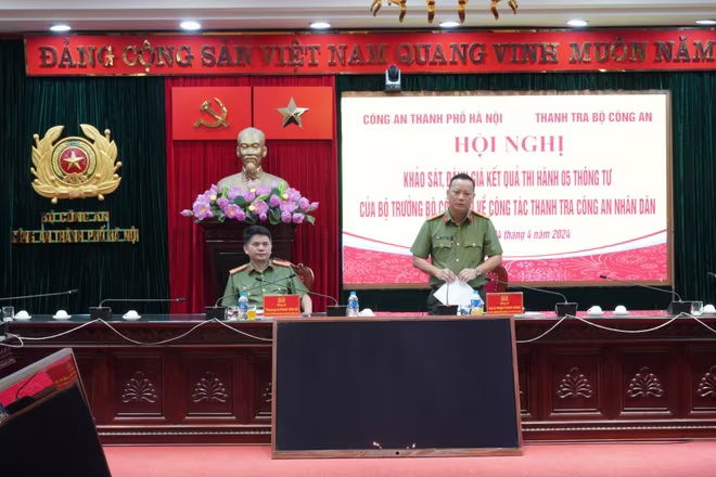 Đại tá Phạm Thanh Hùng - Phó Giám đốc CATP phát biểu tại hội nghị Đại tá Phạm Thanh Hùng - Phó Giám đốc CATP phát biểu tại hội nghị