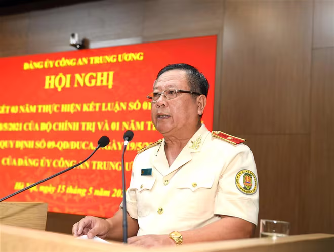 Các đại biểu phát biểu tại Hội nghị. Các đại biểu phát biểu tại Hội nghị.