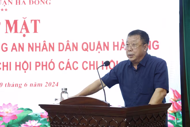 Đồng chí Đinh Hồng Thái – Chủ tịch Hội cựu CAND quận Hà Đông báo cáo tình hình Đại hội Chi hội cựu CAND các phường