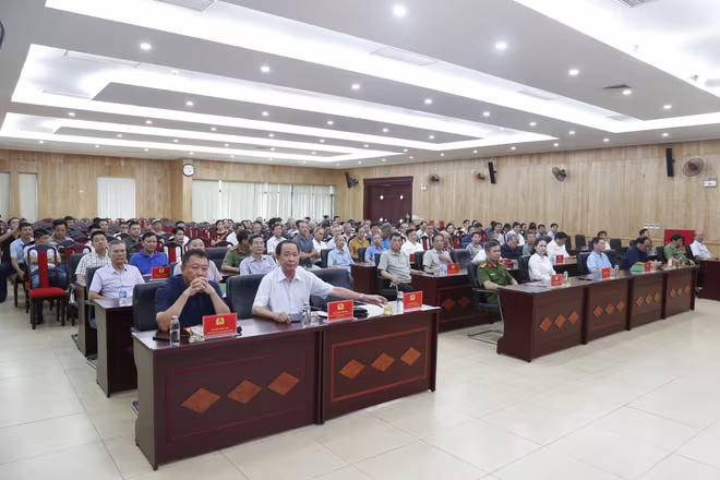 Toàn cảnh buổi gặp mặt được tổ chức tại hội trường CAQ Hà Đông