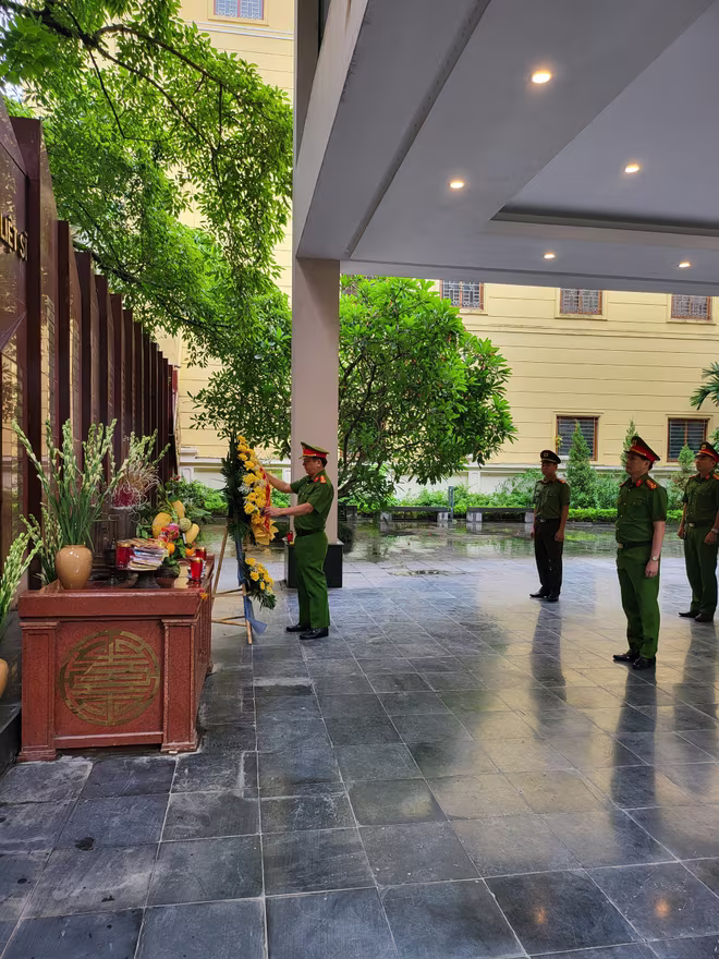 Trang nghiêm, kính cẩn tưởng nhớ các anh hùng liệt sỹ Trang nghiêm, kính cẩn tưởng nhớ các anh hùng liệt sỹ