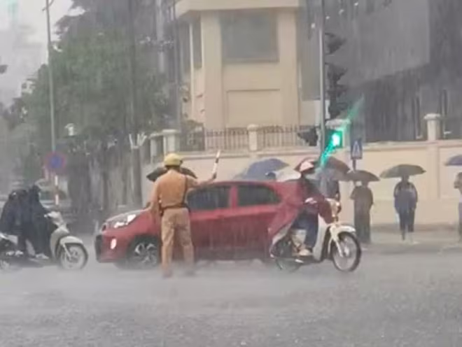 Hình ảnh đẹp của người chiến sỹ CSGT Công an Thủ đô Hình ảnh đẹp của người chiến sỹ CSGT Công an Thủ đô