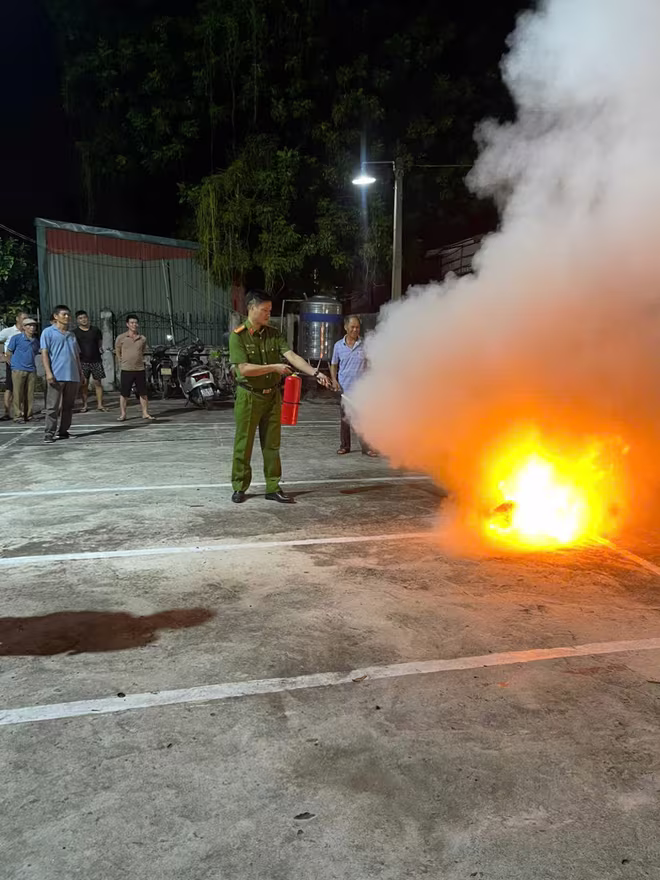 Thực hành kỹ năng dập lửa Thực hành kỹ năng dập lửa