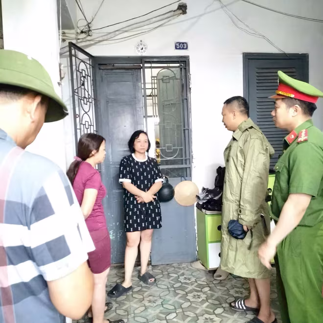 CAP Hoàng Liệt cùng cán bộ cơ sở vận động, hỗ trợ người dân đến nơi tạm cư, tránh bão