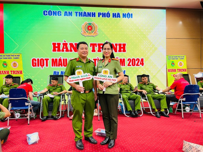 Cán bộ chiến sỹ Công an quận háo hức tham gia hiến máu