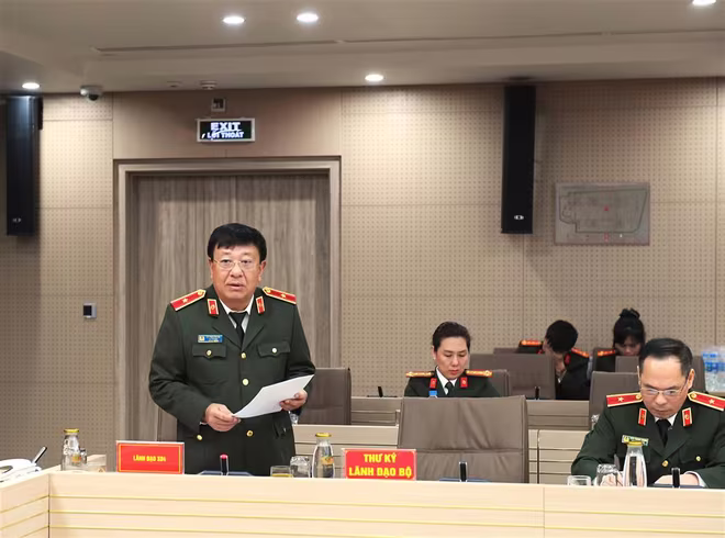 Thiếu tướng Đỗ Triệu Phong, Cục trưởng Cục Truyền thông CAND điều hành tham luận tại hội nghị. Thiếu tướng Đỗ Triệu Phong, Cục trưởng Cục Truyền thông CAND điều hành tham luận tại hội nghị.